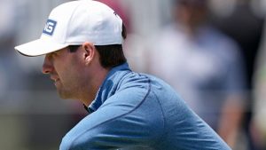 Campeonato de la PGA: Alex Smalley tiene una sorprendente ventaja mientras Rory McIlroy y Jon Rahm aspiran a la principal victoria en el Aronimink Golf Club