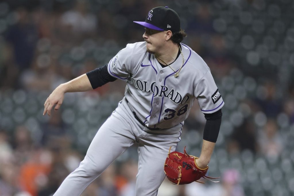 Giro muerto | Rockies Arena RHP Victor Vodnik (codo) en IL de 15 días