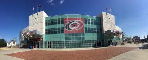 Los Carolina Hurricanes enfrentan la adversidad en los playoffs después de la derrota ante los Canadiens
