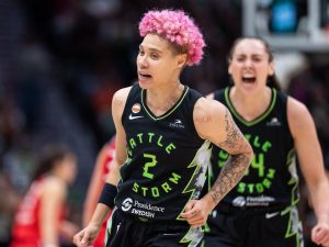 Giro muerto | Los 24 puntos de Natisha Hiedeman lideran a Storm sobre Mystics