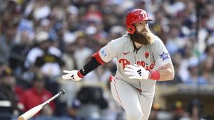 Los Filis de Brandon Marsh abandonan el juego con evidente lesión en la mano