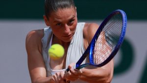 Marta Kostyuk pondrá en juego la carrera en tierra batida contra Iga Swiatek en París