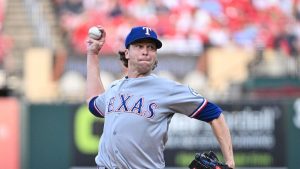 Jacob deGrom logra su centésima victoria y los Rangers superan a los Cardinals