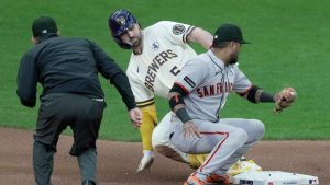 Kyle Harrison sigue a 12 mientras los Cerveceros vencen a los Gigantes
