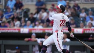 Mellizos se imponen a Medias Blancas; detener el golpe seguro de 6 juegos de Davis Martin