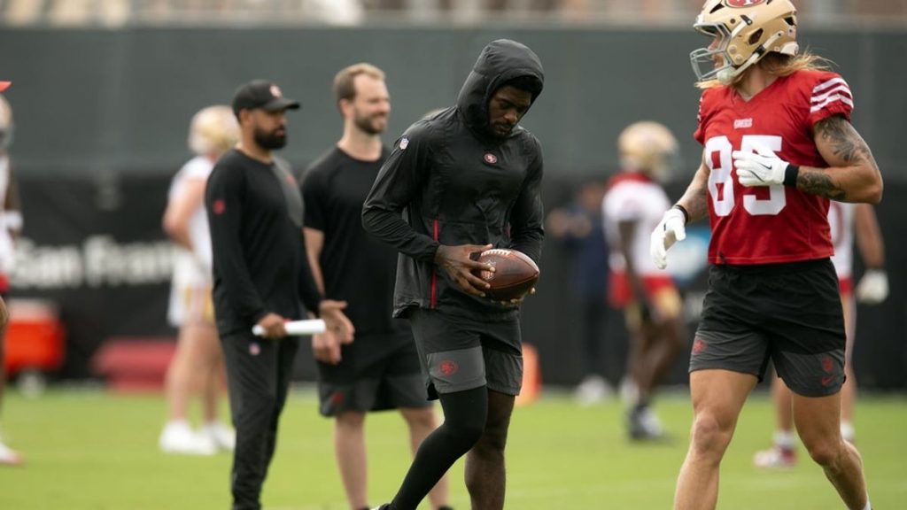 Informes: Brandon Aiyuk de los 49ers emitió orden de arresto por exceso de velocidad