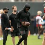 Informes: Brandon Aiyuk de los 49ers emitió orden de arresto por exceso de velocidad