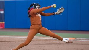 Texas gana títulos de WCWS de mano a mano con recuperación G2 frente a Texas Tech