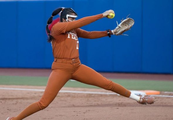 Texas gana títulos de WCWS de mano a mano con recuperación G2 frente a Texas Tech