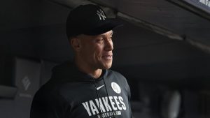 Aaron Judge (costillas) de los Yankees estará fuera indefinidamente, se espera aliento esta temporada