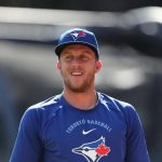 Myles Straw lanza golpes de arranque mientras los Azulejos presionan a los Bravos