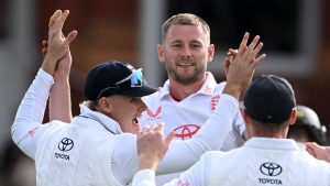 Inglaterra vive en Zelanda actual 254 para anotar primero. Eche un vistazo a Lord’s with Unlit Caps que finaliza el segundo día repleto de ventanillas con 36-3.