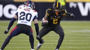 Los Redblacks operan una nueva ofensiva de agentes secretos cuando comienza la temporada contra Elks