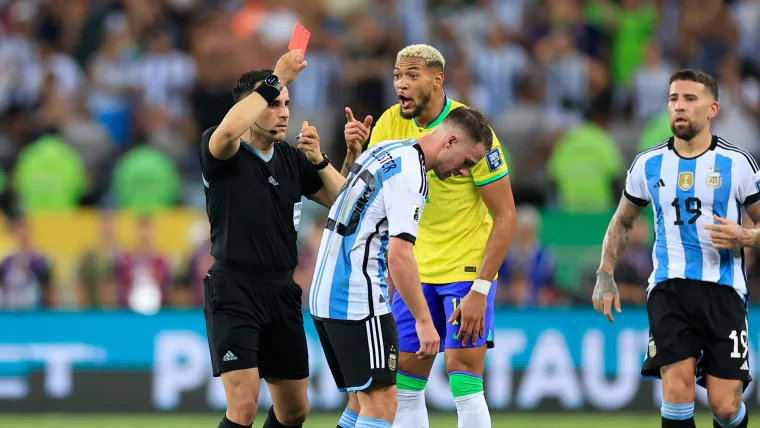 Qué pasa si un jugador es expulsado en el último amistoso antes del Mundial: cuándo debe cumplir la sanción | Carrying News