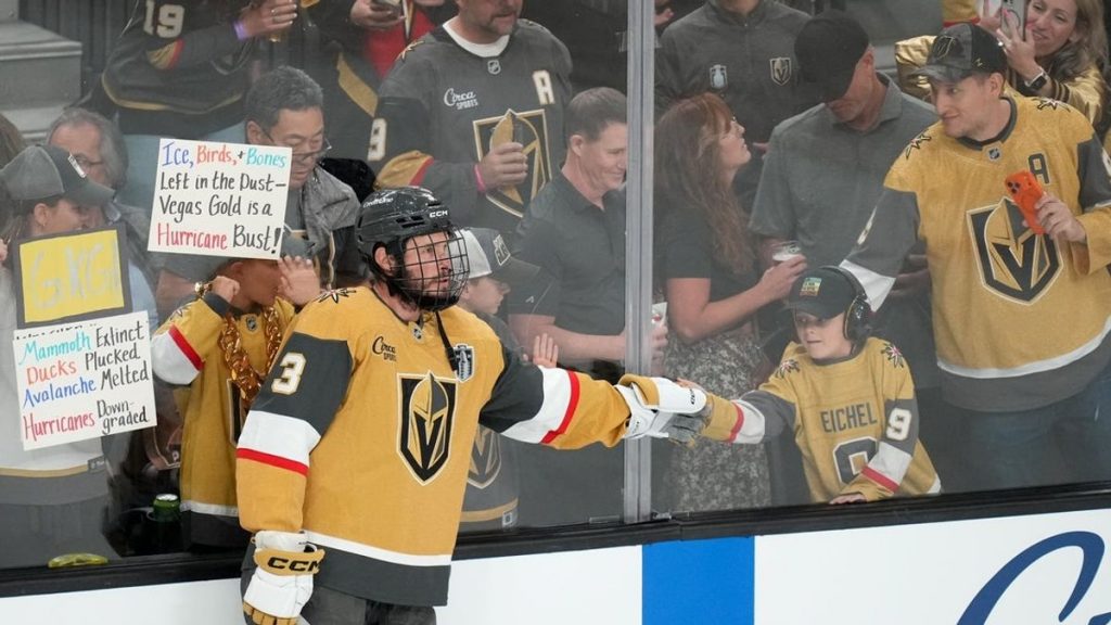Brayden McNabb regresa a la acción en el Juego 3 para Golden Knights