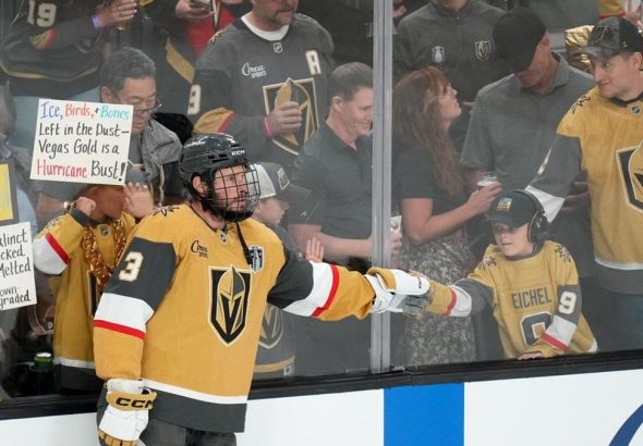 Brayden McNabb regresa a la acción en el Juego 3 para Golden Knights