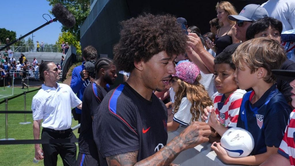 El defensa Chris Richards regresa a la práctica del USMNT