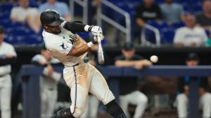 Otto López contribuye temprano y de manera más constante mientras los Marlins derrotan a los D-backs
