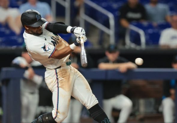 Otto López contribuye temprano y de manera más constante mientras los Marlins derrotan a los D-backs