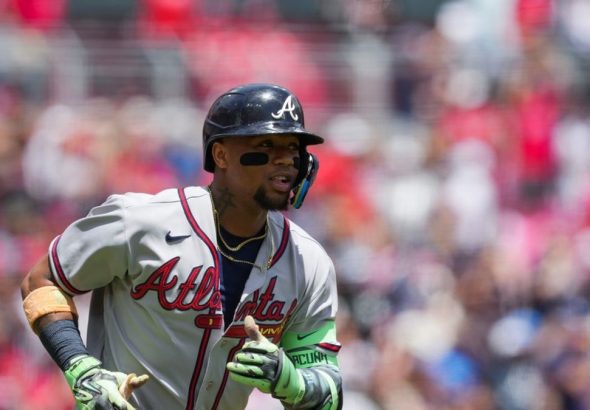 Los Bravos colocan a Ronald Acuña Jr. (tendón de la corva) en la lista de lesionados