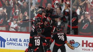 Jordan Staal y los Hurricanes toman el Deporte 5 y se acercan al título de la Copa Stanley