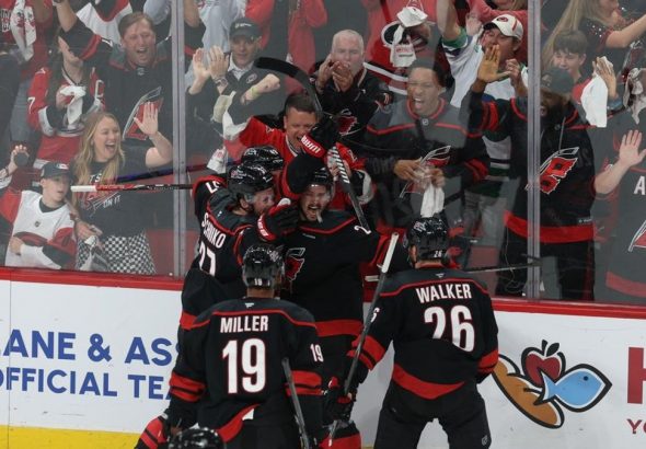 Jordan Staal y los Hurricanes toman el Deporte 5 y se acercan al título de la Copa Stanley
