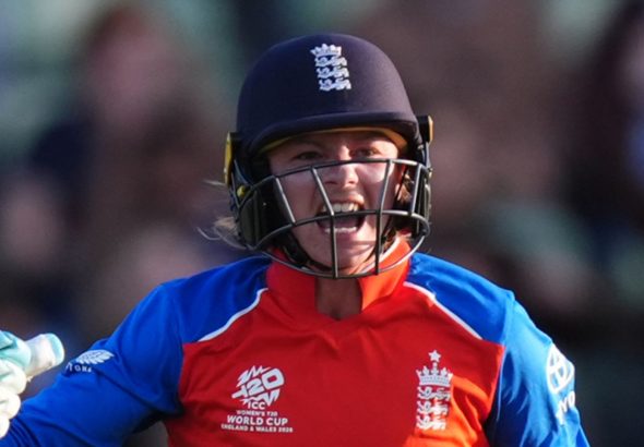 Copa Mundial Femenina T20: la inglesa Danni Wyatt-Hodge ilumina el primer partido con un siglo en la dominante salvación de los anfitriones sobre Sri Lanka