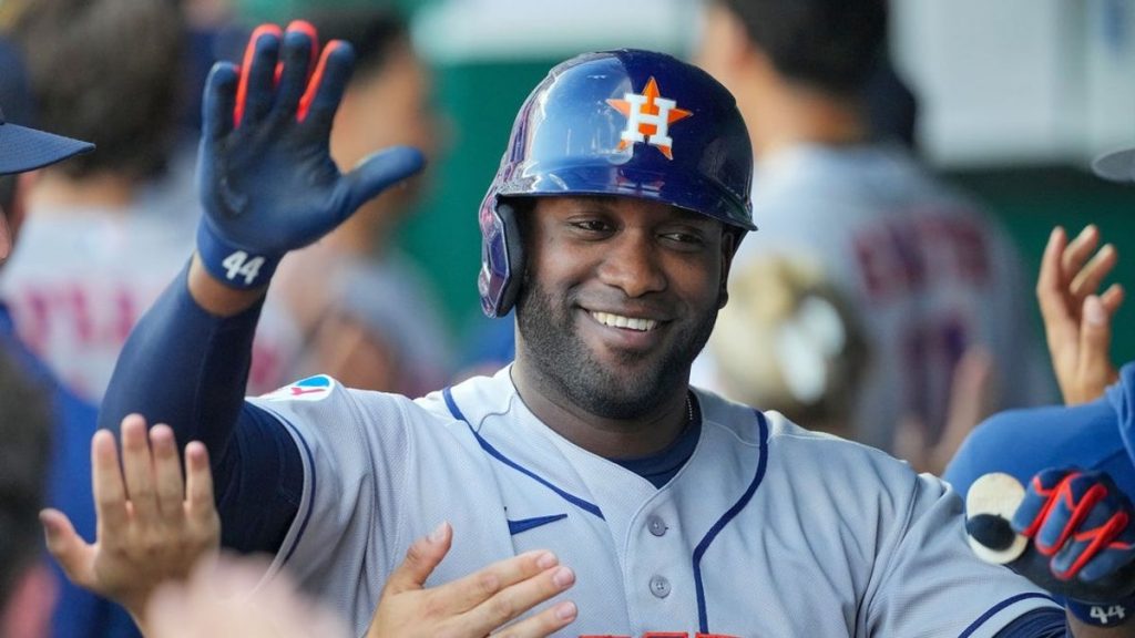 Yordan Álvarez tiene una velada antigua mientras los Astros viven más que los Reales