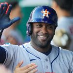 Yordan Álvarez tiene una velada antigua mientras los Astros viven más que los Reales