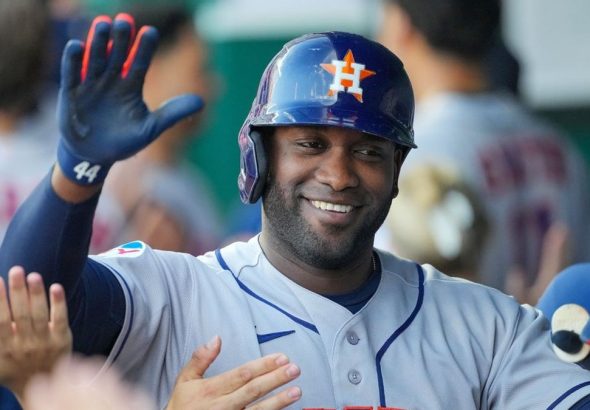 Yordan Álvarez tiene una velada antigua mientras los Astros viven más que los Reales
