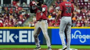 Un error de fildeo condena a los Rojos contra los Diamondbacks