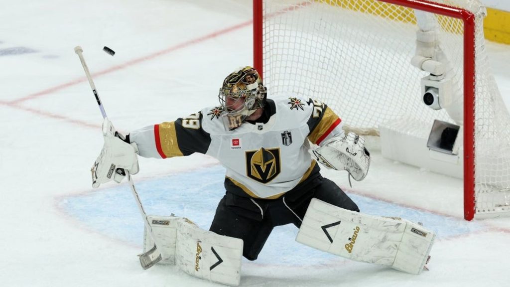 Los Knights creen en Carter Hart con Canes a punto de llevarse la Copa Stanley