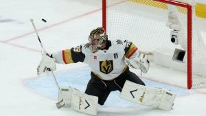 Los Knights creen en Carter Hart con Canes a punto de llevarse la Copa Stanley
