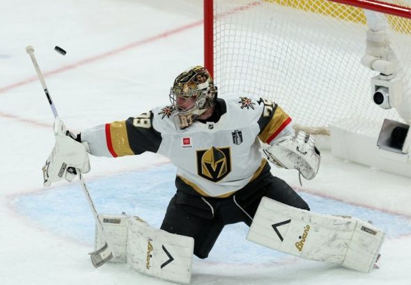 Los Knights creen en Carter Hart con Canes a punto de llevarse la Copa Stanley