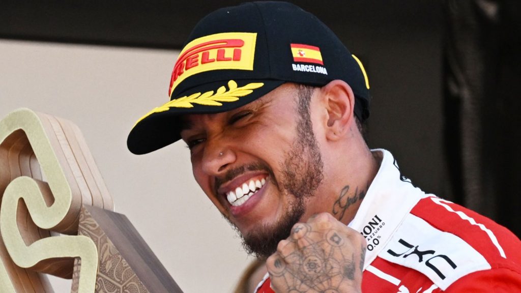 GP Barcelona-Catalunya: Lewis Hamilton se adjudica el primer Mighty Prix y opta por Ferrari mientras Kimi Antonelli se retira aburrido