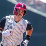Cinderella Troy se recupera para ganar 12-8 y elimina a Ole Miss del MCWS
