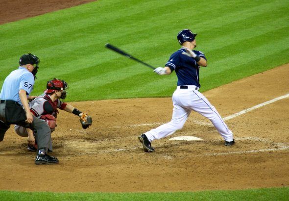 Ron Marinaccio de los Padres suspendido por HBP intencional, el manager Craig Stammen multado