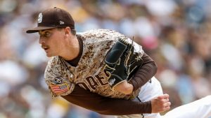MLB suspende 3 juegos al RHP de los Padres Ron Marinaccio por HBP intencional