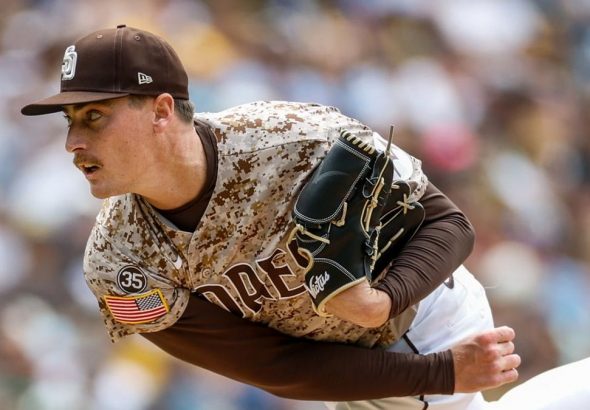 MLB suspende 3 juegos al RHP de los Padres Ron Marinaccio por HBP intencional