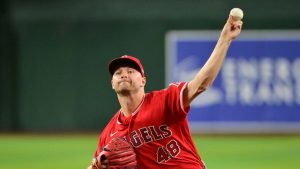 Los Angelinos le dan a Reid Detmers mucho refuerzo en la derrota de los Diamondbacks