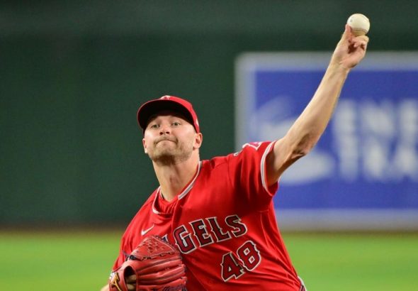 Los Angelinos le dan a Reid Detmers mucho refuerzo en la derrota de los Diamondbacks