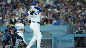 El jonrón de Shohei Ohtani envía a los Dodgers a 1-0 sobre los Rays