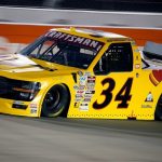 Layne Riggs gana la salvaje carrera de debut de NASCAR Truck en Naval Melancholy Coronado