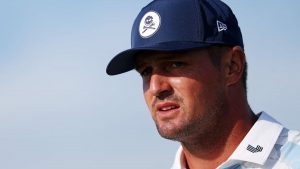 El principal contendiente natal de LIV Golf en EE. UU., T34, mientras siete se alejan con dificultad del soporte de corte