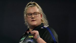 Serie femenina del PDC: Beau Greaves gana títulos de relevo a relevo con victorias dominantes