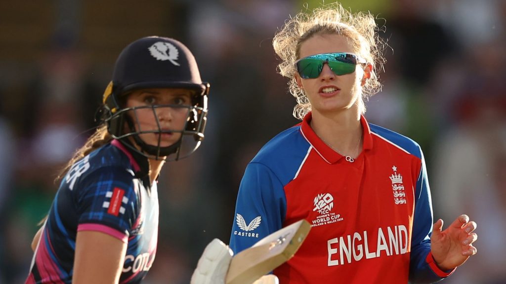 Copa del Mundo femenina T20: Sophia Dunkley y Sophie Ecclestone ayudan a Inglaterra a derrotar a Escocia en Headingley