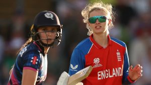 Copa del Mundo femenina T20: Sophia Dunkley y Sophie Ecclestone ayudan a Inglaterra a derrotar a Escocia en Headingley