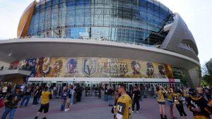 El propietario de los Knights de la NHL lanza un murmullo para la franquicia de crecimiento de la NBA en Las Vegas