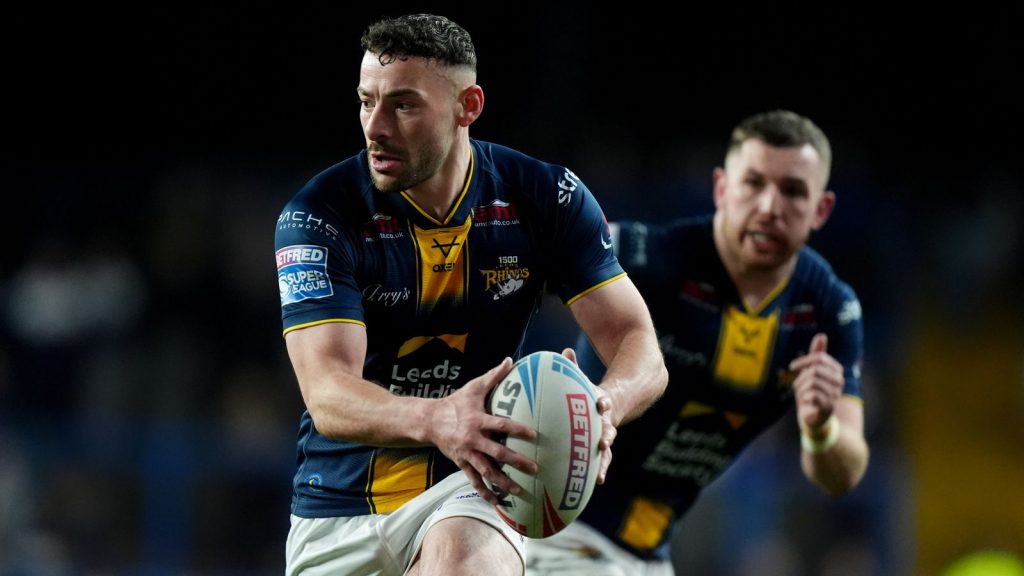 Betfred Beautiful League: Jake Connor brilla mientras los líderes Leeds Rhinos logran la victoria en los comentarios contra Hull KR