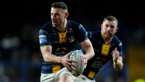 Betfred Beautiful League: Jake Connor brilla mientras los líderes Leeds Rhinos logran la victoria en los comentarios contra Hull KR